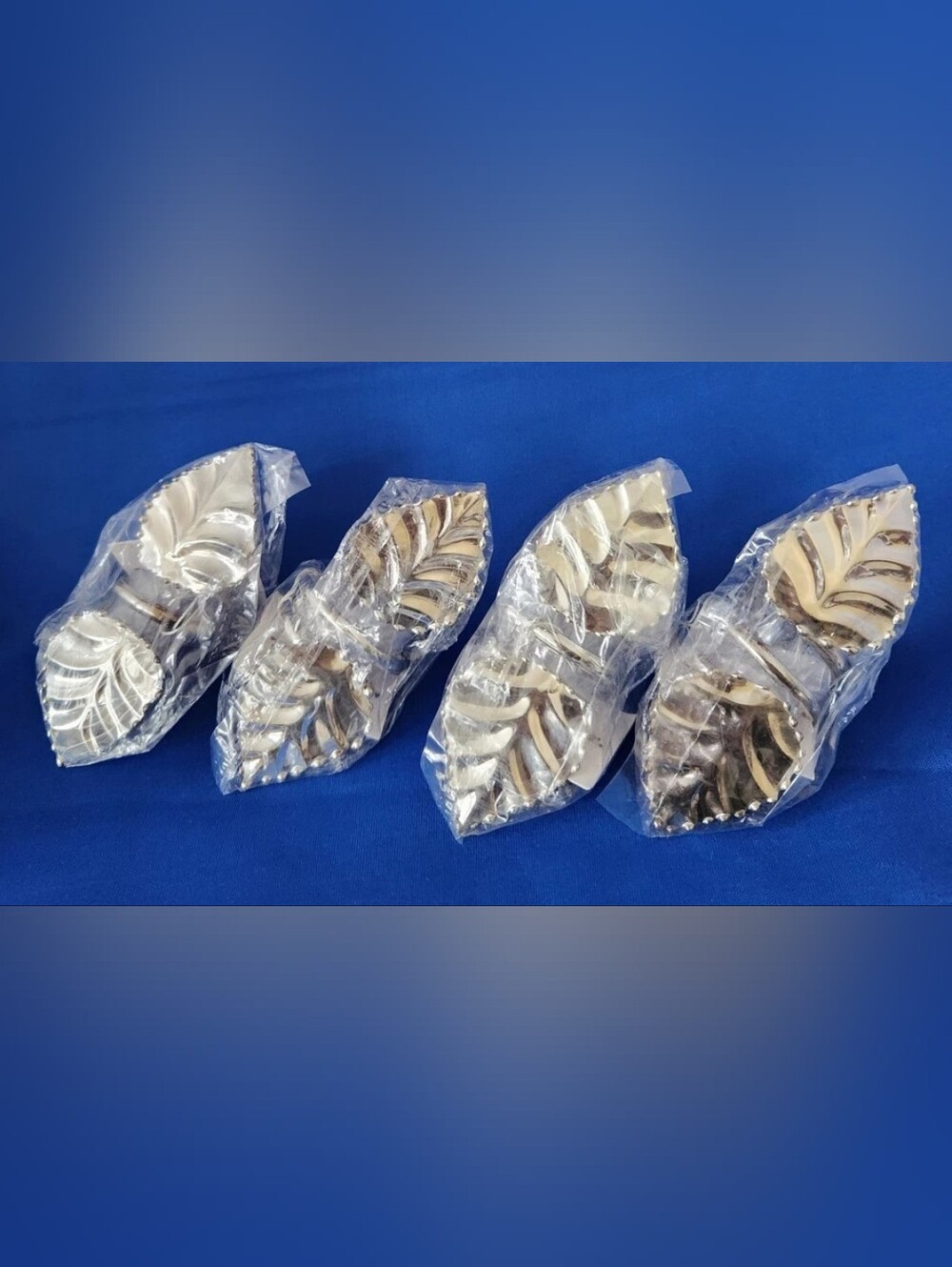 Town & Country 4 Metal Silver Tone, Leaf Shaped Table Napkin Linen Ring Holders